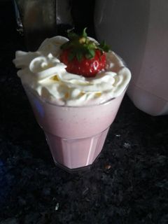 Una foto de Batido de fresa con nata sin pepitas