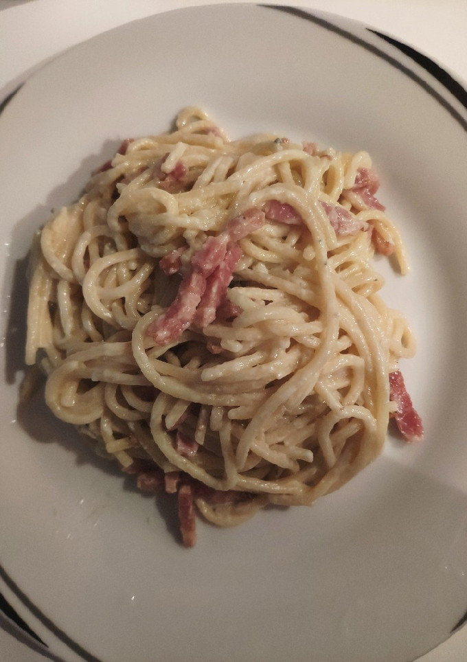 Una foto de Espaguetis con salsa cabrales o queso fueya 🍝