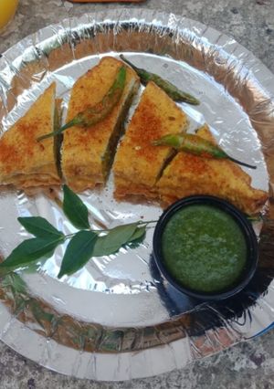 A picture of Potato Bread Pakora Sandwich.