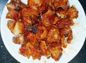 Hình của món Sườn rim mặn ngọt.