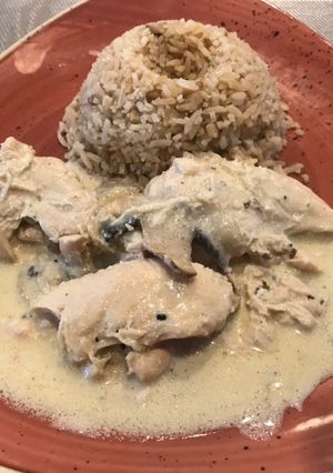 Una foto de Pollo al vino blanco