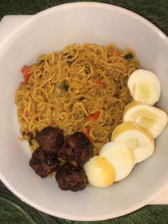 Indomie mai meatballs da kwai ainihin hoton girkin