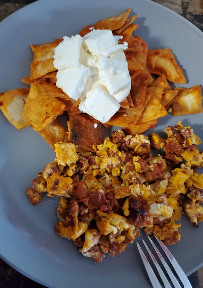Una foto de Chilaquiles rojos