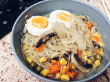 Sopa de fideos chinos vegetal