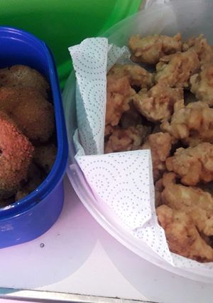 Una foto de Croquetas de papas y bocaditos de pollo