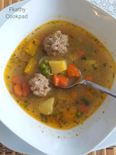 Téli borsóleves-zöldséggel húsgombóccal-gazdagon recept fotója