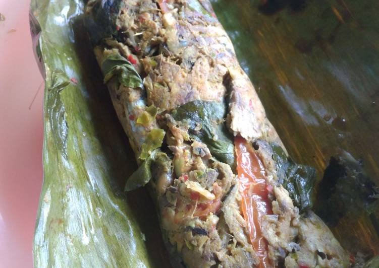 Langkah Mudah untuk Menyiapkan Pepes Ikan Tongkol Suir Anti Gagal