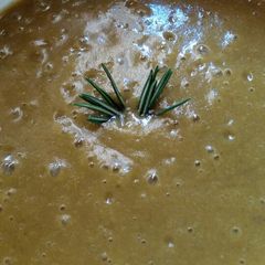 A picture of Potato and carrot soup.
