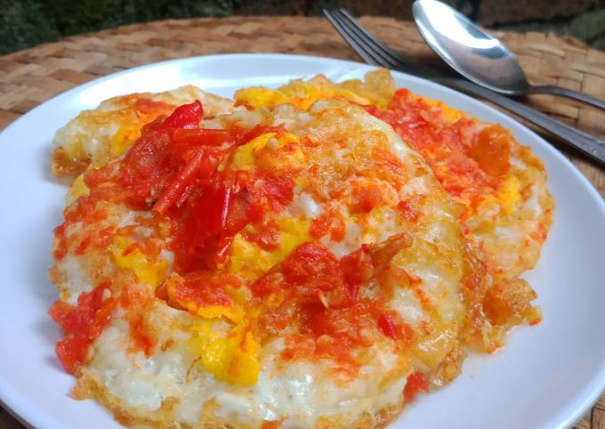 Cara membuat Telur Ceplok Geprek Cara membuat Telur Ceplok Geprek