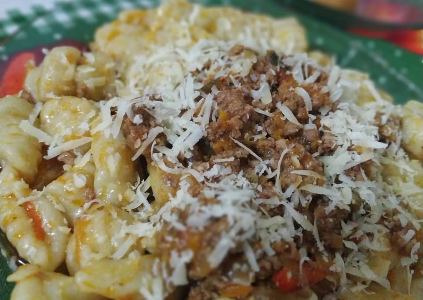 Ñoquis de papa con salsa bolognesa