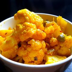 A picture of Cauliflower green peas dry curry.
