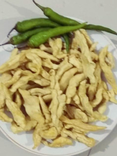 વણેલા ગાંઠીયા (Vanela Ganthiya Recipe In Gujarati) રેસીપી મુખ્ય ફોટો