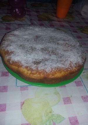 Una foto de Bizcochuelo de coco y dulce de leche