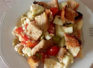 Foto di Insalata di pomodori, cetrioli e feta