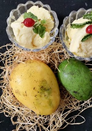 A picture of Raw mango and ripe mango ice cream (with milkmaid and fresh cream).