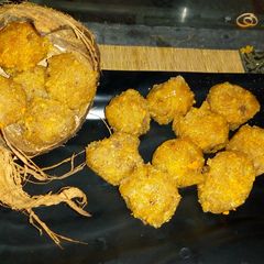 A picture of Fresh coconut ladoo.