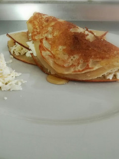 Una foto de Pancakes de trigo y banano tipo quesadillas