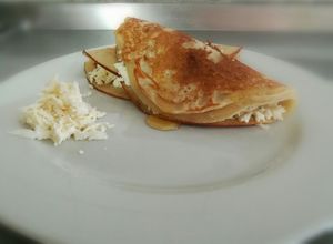 Una foto de Pancakes de trigo y banano tipo quesadillas