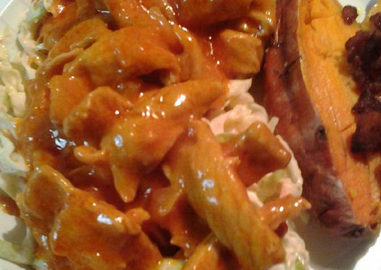 Recipe: Tasty Onion barbecue pork with homemade coleslaw and sweet potatoes