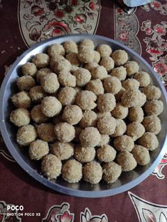 तिल मावा लड्डू (til mawa ladoo recipe in Hindi) रेसिपी मुख्य फोटो