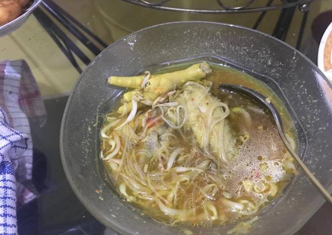 Soto ayam dengan perkedel kentang (pakai ceker)