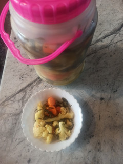 عکسی از دستور ترشی گل کلم