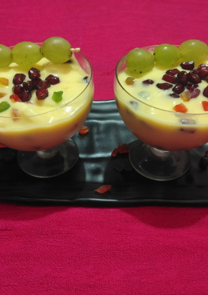 फ्रूट कस्टर्ड (Fruit custard recipe in Hindi) रेसिपी मुख्य फोटो