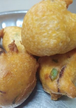 स्पाइसी मिर्च और बेसन की फुलौरी (Spicy mirch aur besan ki fulauri recipe in Hindi) रेसिपी मुख्य फोटो