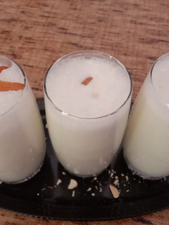 ડ્રાય ફ્રૂટ લસ્સી (Dryfruit lassi Recipe in Gujarati) રેસીપી મુખ્ય ફોટો