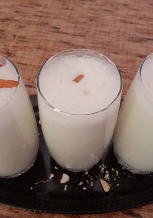 ડ્રાય ફ્રૂટ લસ્સી (Dryfruit lassi Recipe in Gujarati) રેસીપી મુખ્ય ફોટો