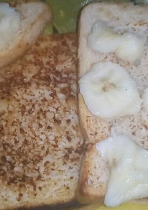 A picture of French toast bread with banana.