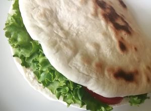 Una foto de Kebab de pollo
