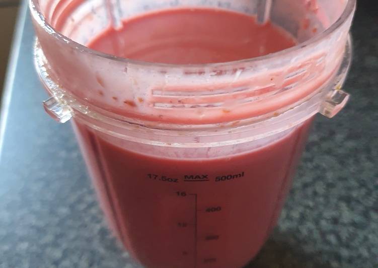 Simple Way to Make Super Quick Homemade Raspberry Smoothie