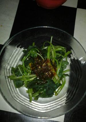 Foto resep rujak kangkung ( kangkung saus rujak)