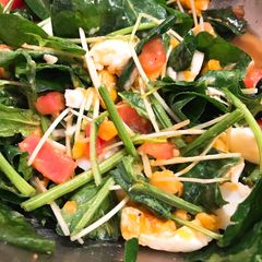 A picture of Simple spinach salad.