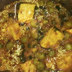 A picture of Matar paneer.