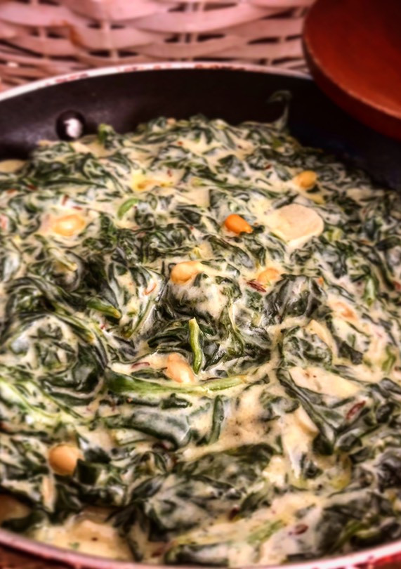 Una foto de Espinacas con piñones en salsa de queso crema light