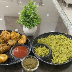 A picture of Mix Vegetables Pakoda with Maggi Noodles.