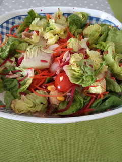 Una foto de Súper ensalada multicolor