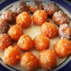 A picture of Motichoor ladoos.