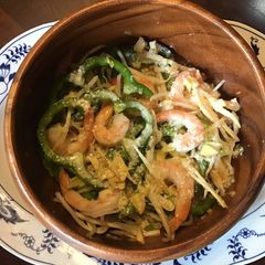 A picture of California Farm Pineapple Shrimp Lime Sweet & Sour Salad.