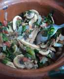 Hongos con quelites y polvo de charales mamá Chole