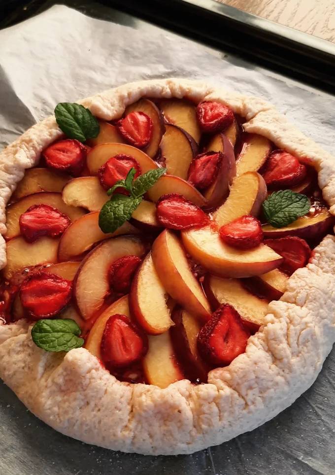 Галета з персиками й полуницею🍓