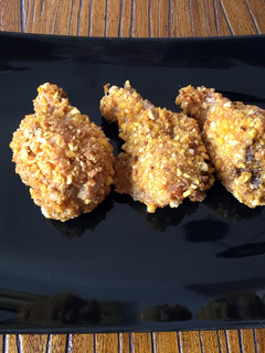 Una foto de Alitas de pollo con kikos