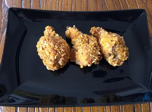Una foto de Alitas de pollo con kikos