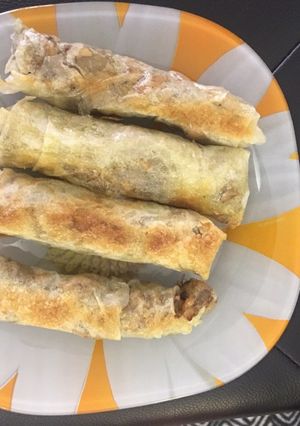A picture of رلّات مسخن Chicken and onion rolls.