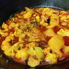 A picture of Phoolgobi aloo matar curry.