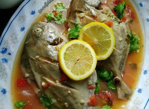 Gambar Ikan Bawal Rebus Lemon