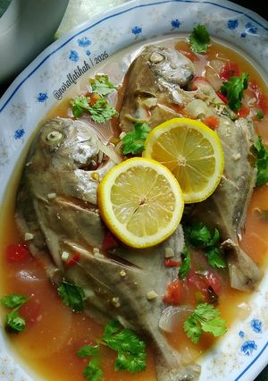 Gambar Ikan Bawal Rebus Lemon