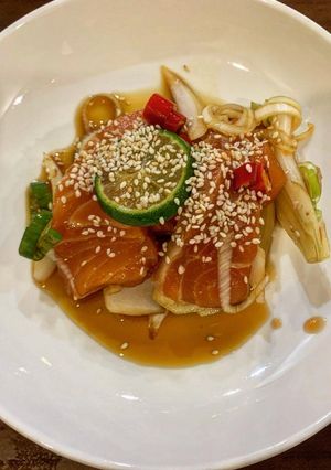 Hình của món Cá hồi ngâm tương Hàn Quốc 연어장.